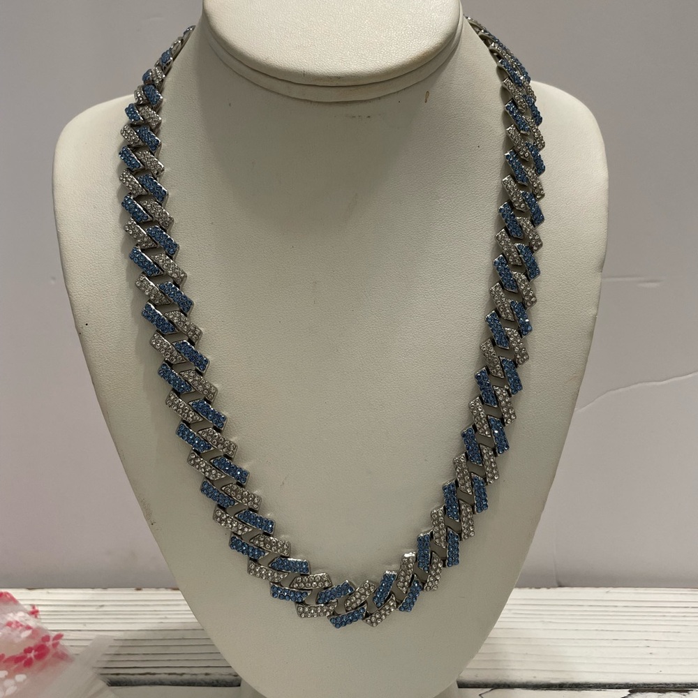 DEPARTMENT STORE NECKLACE